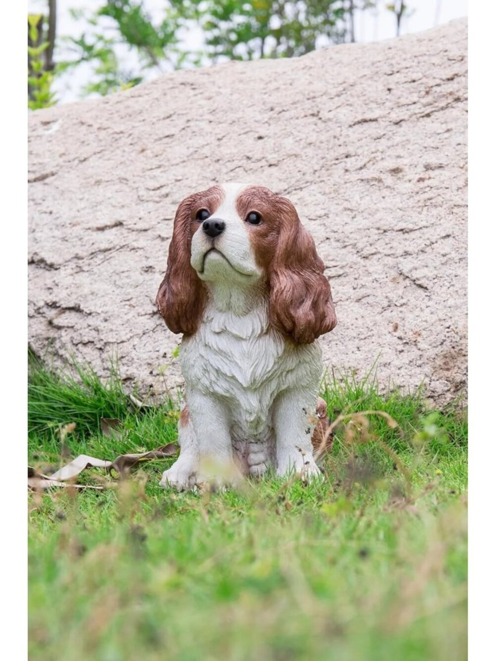 Charming King Charles Spaniel Sitting Statue - Brown & White Home Decor Accent